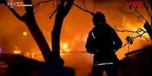 Ucraina: attacchi russi su Kharkiv, incendi nelle zone residenziali