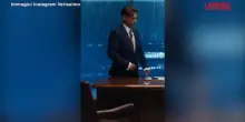 Pier Silvio Berlusconi, virale un video con AI in cui balla e canta in napoletano