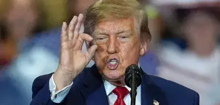 Iran, Trump: &ldquo;Li abbiamo colpiti duramente e potremmo farlo ancora&rdquo;