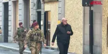 Milano, i par&agrave; della Folgore pattugliano via Montenapoleone