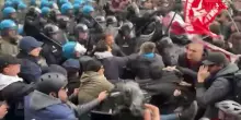 Corteo a Torino, violenti scontri tra polizia e manifestanti