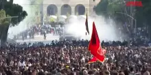 Albania, scontri tra polizia e manifestanti a Tirana