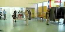 Serbia, oggi al voto per eleggere il nuovo Parlamento: le immagini dai seggi