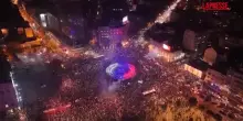 Elezioni Serbia, grande festa a Belgrado per la sconfitta di Vucic