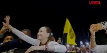 Venezuela, Machado in piazza a Caracas: una folla festeggia il suo ritorno