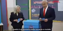 Israele al voto, Netanyahu vota a Gerusalemme con la moglie: "Votate nel modo giusto"