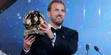 Harry Kane vince il pallone d&rsquo;Oro 2026: le foto della premiazione