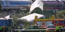 Spagna, disastro ferroviario a Toledo: le foto dei convogli ridotti in rottami