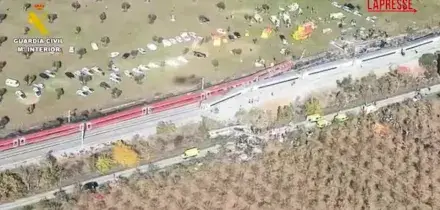 Spagna, scontro tra treni vicino Toledo: le immagini del disastro visto dall&rsquo;alto