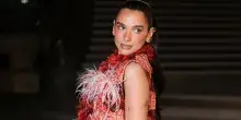 Dua Lipa avvistata in un ristorante a Milano