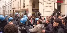 Sciopero 30 ottobre, al corteo di Torino momenti di tensione con gli agenti