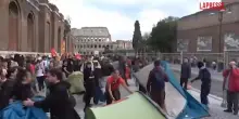 Sciopero 30 ottobre 2026, a Roma manifestanti piantano tende davanti al Colosseo