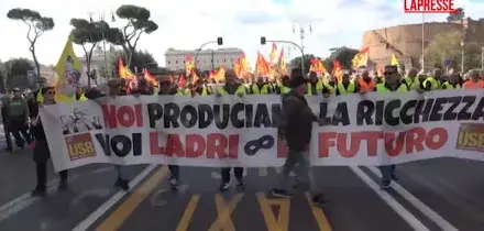 Sciopero 30 ottobre 2026, migliaia al corteo Usb di Roma: &ldquo;Trent&rsquo;anni di guerra ai salari&rdquo;