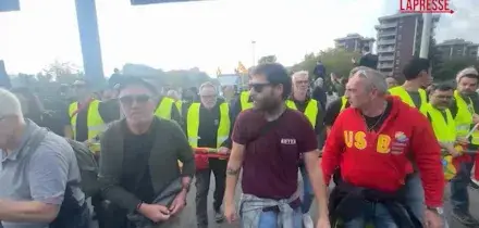 Sciopero 30 ottobre 2026, a Milano i manifestanti bloccano la Tangenziale Est