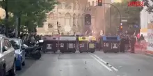 Scioperi 30 ottobre, a Roma barricate e cassonetto incendiato al Colosseo