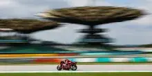 MotoGp, Gp Malesia 2026: Acosta vince la sprint, Marquez secondo allunga in vetta al Mondiale