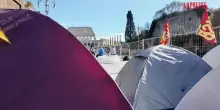Roma, continua la protesta delle tende al Colosseo: "Paese si &egrave; rimesso in moto"