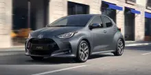 Toyota Yaris 2026, prezzo e versioni della formidabile ibrida