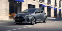 Toyota Yaris 2026 si aggiorna, pi&ugrave; ricca. Le novit&agrave; della ibrida pi&ugrave; amata