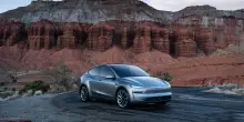 Arriva Tesla Model Y a 7 posti, caratteristiche e prezzo