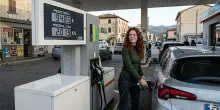 Caro carburante 2026, loperazione Ruggito del Leone infiamma i prezzi