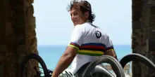 Alex Zanardi scompare a 59 anni. Il mondo dei motori e dello sport piangono il campione