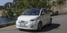 Fiat 500 Hybrid Dolcevita, serie speciale cabrio con capote blu e 65 cavalli