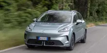 MG4 e la nuova MG4 Urban, prezzi da 19.490 euro, interni hi-tech e spazio record