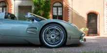 Pirelli Cyber Tyre, la gomma che parla alla macchina al super test su Pagani Utopia Roadster