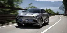 Alpine A390 GTS, sport fastback elettrica da 470 cv con trazione integrale e tre motori