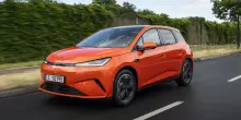 BYD Dolphin G DM-i, prezzo e prestazioni della ibrida plug-in compatta che vuole rivoluzionare il mercato