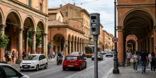 Multe autovelox 2025, i 10 Comuni che incassano di pi&ugrave;. Comandano Firenze, Bologna &hellip;