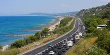 Esodo estivo 2026 con 16 milioni di auto sui 3.000 km di autostrade. Tutte le informazioni