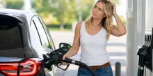 Carburante, ad agosto gli italiani hanno speso 1 miliardo di euro in pi&ugrave; per diesel e benzina