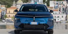 Lancia Gamma 2026, tutti i prezzi, le versioni e le motorizzazioni