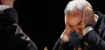 La Russia condanna l&rsquo;ex campione mondiale di scacchi Kasparov a due mesi di reclusione