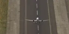 Aereo con 130 passeggeri a bordo esce di pista durante il decollo in Coroazia: i piloti lanciano l&rsquo;emergenza, ipotesi di un guasto al motore