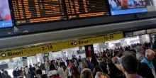 Il caos treni colpisce ancora: rischia pure la legge elettorale