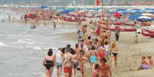 La crema solare protegge ma non annulla i rischi. Anche le parole di Salmo contengono una verit&agrave;