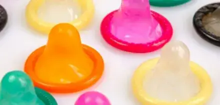 Preservativi pi&ugrave; cari per la guerra in Iran: il leader della produzione globale annuncia un aumento del 30%