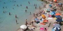 Viva noi radical chic da stabilimento balneare, abbasso voi mortadellivori da spiaggia libera!