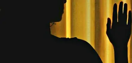 “Drogava le vittime, ne abusava sessualmente e filmava le violenze”: arrestato un 34enne a Bergamo