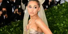 &ldquo;Non usare mai pi&ugrave; la mia musica. La tua verit&agrave; &egrave; falsa&rdquo;: l&rsquo;ira di Ariana Grande contro Trump