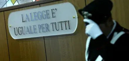 Uccise il figlio per difendere la moglie: inflitti 11 anni. L&rsquo;avvocato: &ldquo;La condanna non &egrave; il carcere&rdquo;