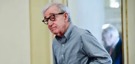 Woody Allen, nato Allan Stewart Königsberg, 90 anni e una cinquantina di film (di cui molti splendidi)