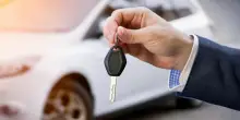 Auto, fino a 4.500 euro l&rsquo;anno per mantenerla. Assicurazioni alle stelle e divari territoriali