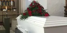 Anziano dichiarato morto per insufficienza respiratoria, ma si risveglia in agenzia funebre: choc in Brasile, salvato prima del funerale