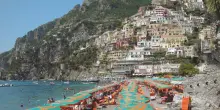 &lsquo;Sistema Positano&rsquo;, perquisizioni in corso: la Procura indaga su presunte assegnazioni pilotate verso alcune ditte