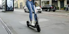 Monopattini elettrici, verso l&rsquo;avvio degli obblighi di targa e assicurazione