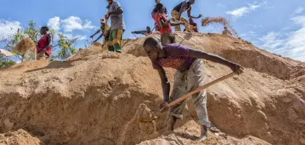 Crolla una miniera d&rsquo;oro illegale nella Repubblica Centrafricana: almeno 100 persone sono morte